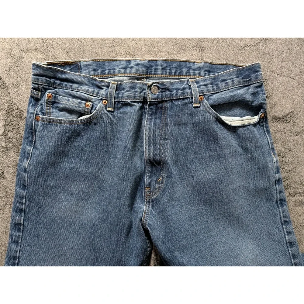 Levi's 505 Regular Fit Jeans Men's Size 40x32 Medium Wash